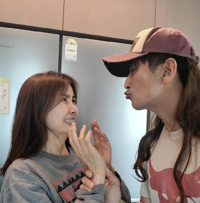 신애라, ♥차인표 뽀뽀에 질색 "장난 잘치는 아들 같은 남편, 하지만 존…