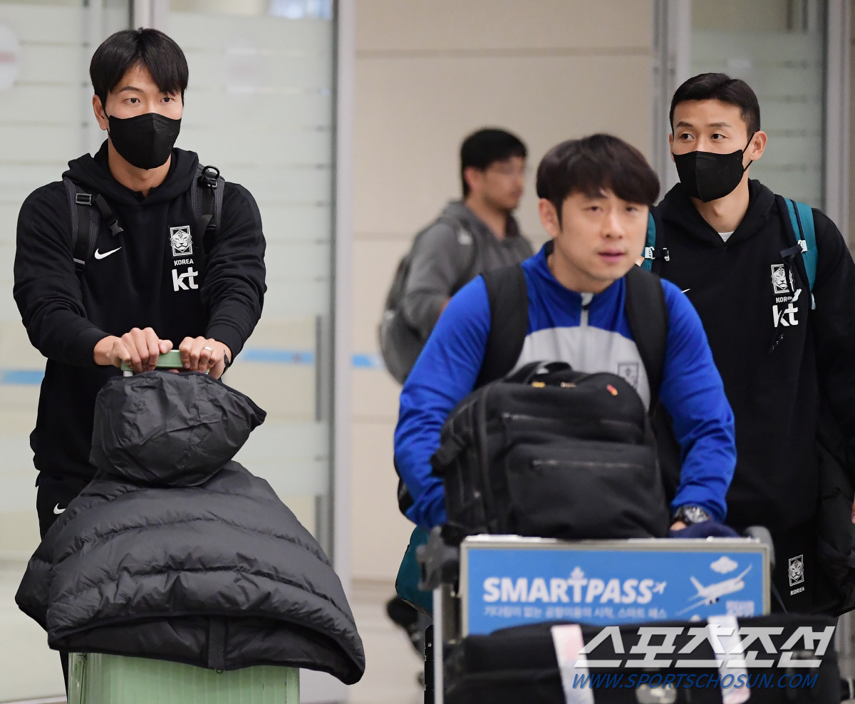 안 온 건가 못 온 건가? '불법 영상 촬영 논란' 황의조, 선전→광저우…