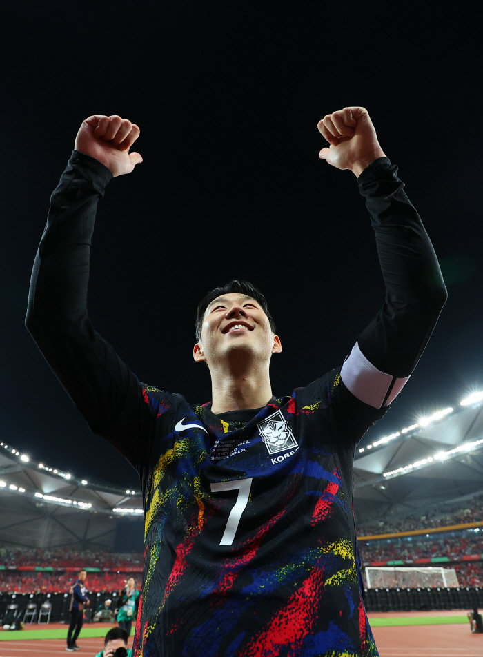 "SON, 4만 관중 침묵에 빠뜨리다!" 中 매체도 인정한 손흥민의 지배…