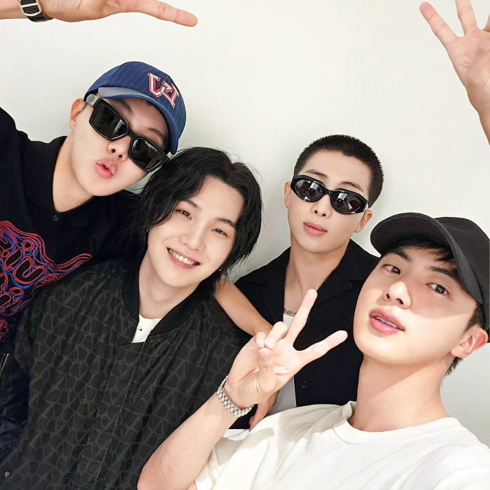 2025년 '군필돌' BTS 기대해...정국, 12월 입대→RM·지민·뷔…