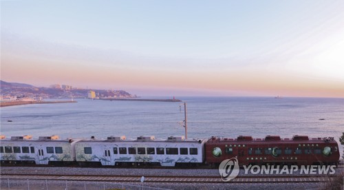 동해안 관광 랜드마크 '바다열차'…16년 만에 역사 속으로