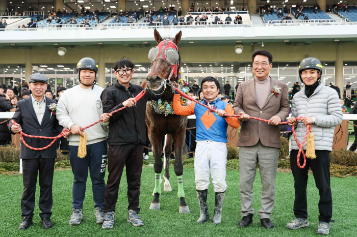 [경마] 성대한 대관식! 위너스맨 G1 그랜드슬램 달성