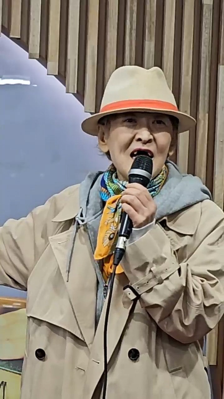 '뇌종양 투병' 윤석화, 앞니 모두 빠진 충격 근황..'절친' 유열과 씩…