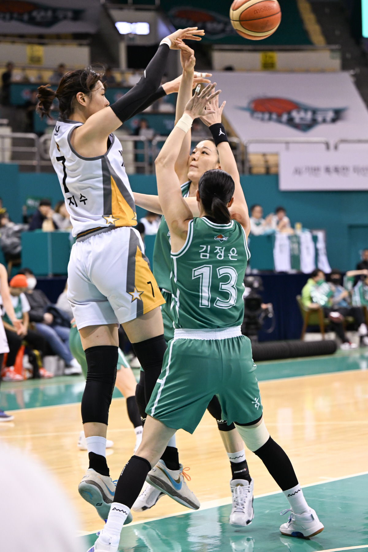 15P, 18R 박지수 더블더블. KB 하나원큐 71대64 제압. 하나원…