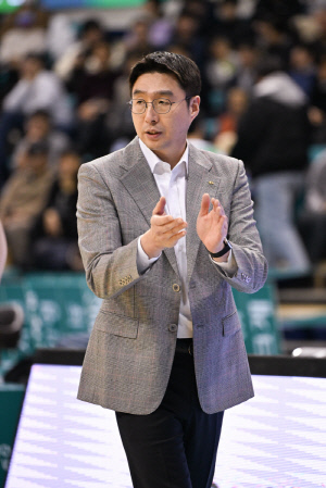 [현장인터뷰] KB 김완수 감독 