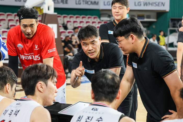 [KBL 현장인터뷰] 조동현 현대모비스 감독 "답답한 경기였다. 상대 압…