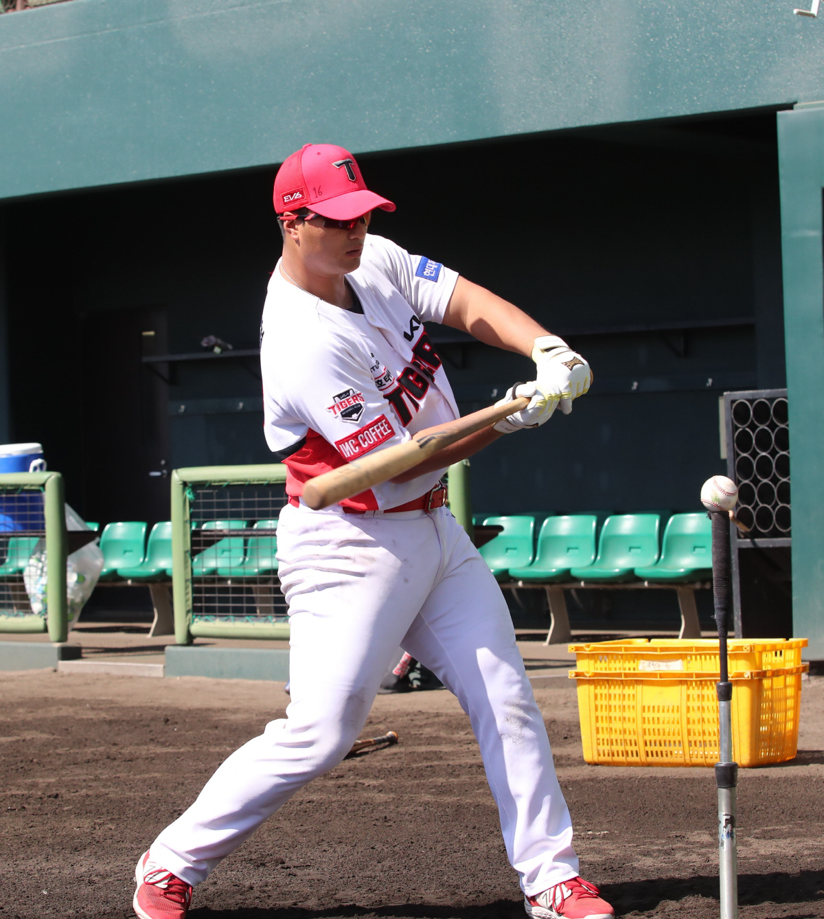 "휴가? 훈련해야죠" 전반기 6HR→후반기 1개뿐, 후회막급 1차 지명 …