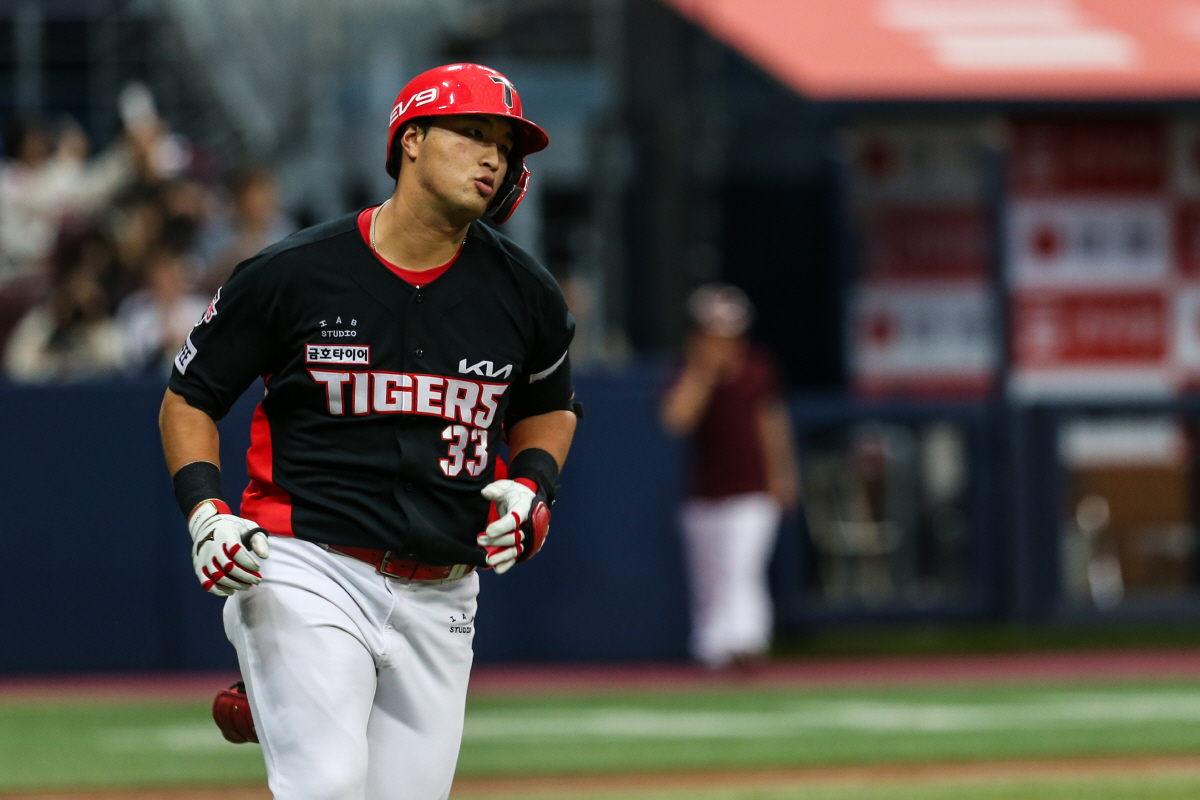 "휴가? 훈련해야죠" 전반기 6HR→후반기 1개뿐, 후회막급 1차 지명 …