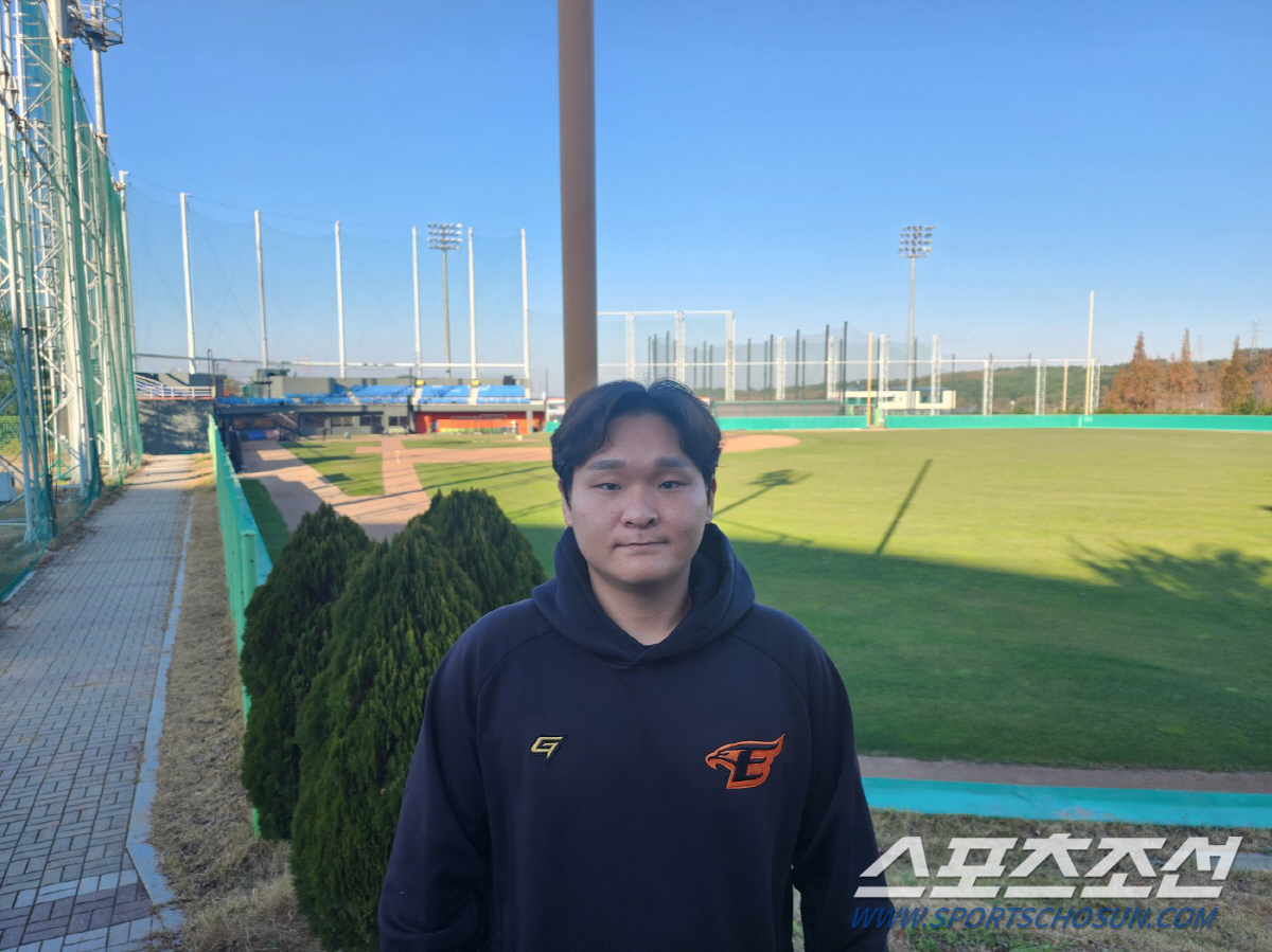 [서산현장]시즌 최종전을 관중석에서 본 김태연…"야구 더 열심히 해야겠다…