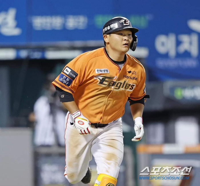 [서산현장]시즌 최종전을 관중석에서 본 김태연…"야구 더 열심히 해야겠다…