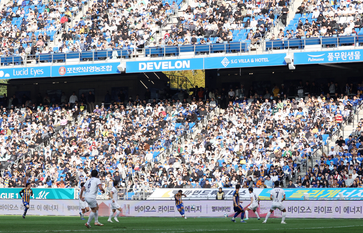 [K리그1 V2 인터뷰]홍명보 감독, 챔피언 미소 "'선수빨'로 우승 못…