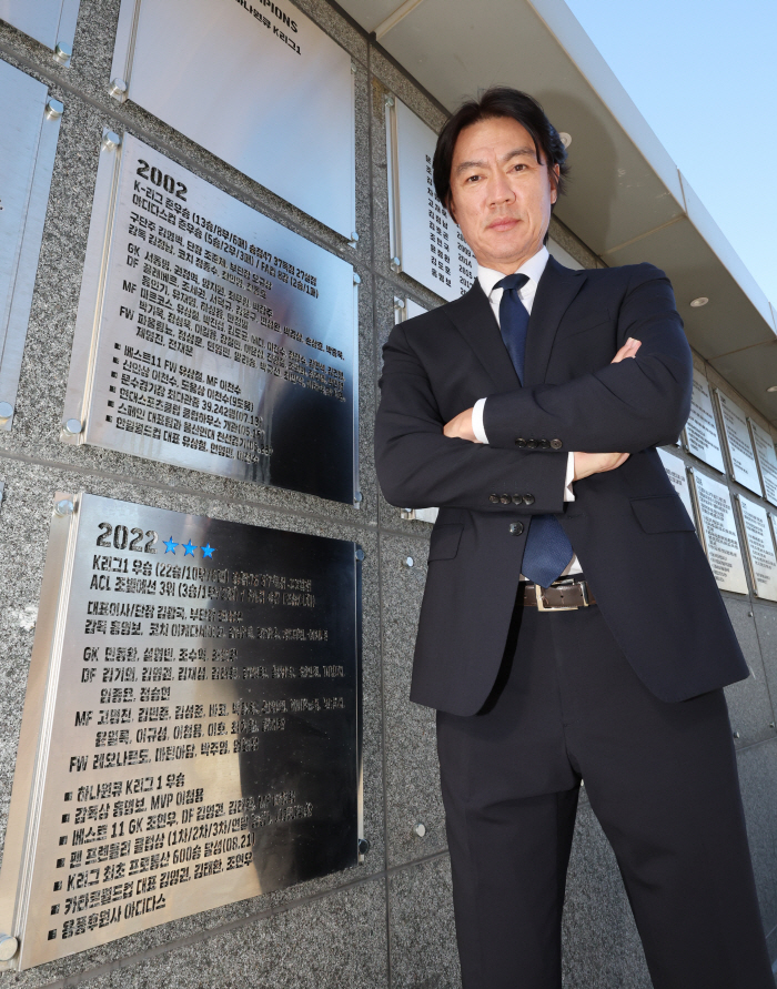 [K리그1 V2 인터뷰]홍명보 감독, 챔피언 미소 "'선수빨'로 우승 못…