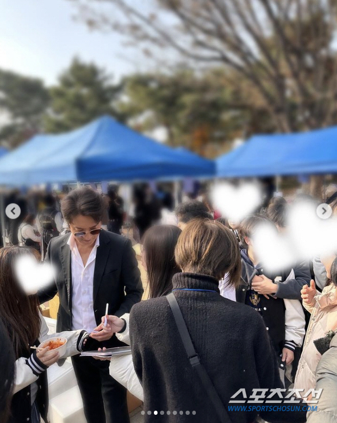 "왜 아빠 사인을 줄 서서…". '정준호♥이하정' 子 시욱, 사람들 몰리…