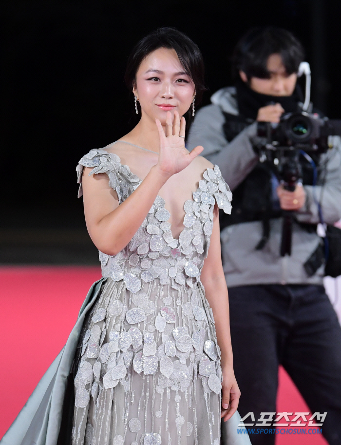 [청룡영화상] 탕웨이, 열일하는 '대륙여신' 미모 "감사합니다" 한국어 …