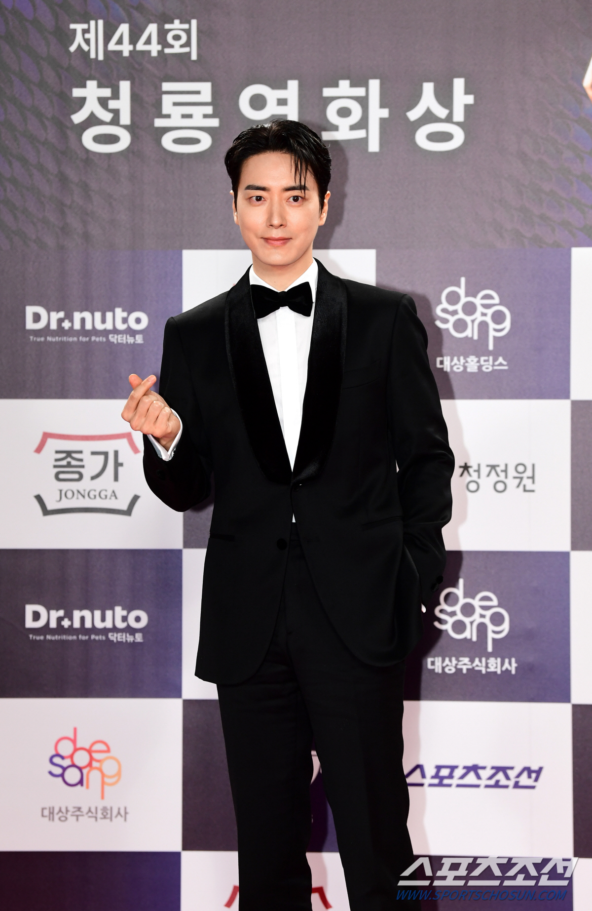 [청룡영화상] 이준혁, 20kg 살 다 빼고 완벽 수트핏 "잘 안먹었죠"