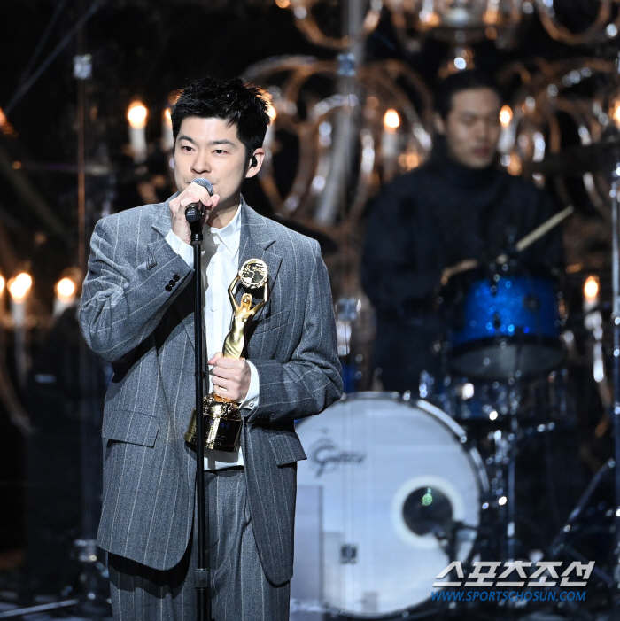 [44th청룡] 장기하, '밀수'로 음악상 수상...영화음악계 일대 파란
