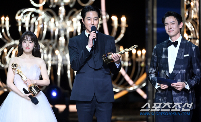 [44th청룡] 조인성 "청룡이 인정한 인기, 인기 많아 기분 좋다"