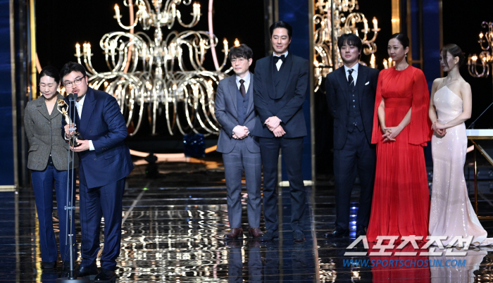 [44th청룡] "韓 영화 지킬것"…'밀수' 작품상 등 4관왕, 이병헌-…