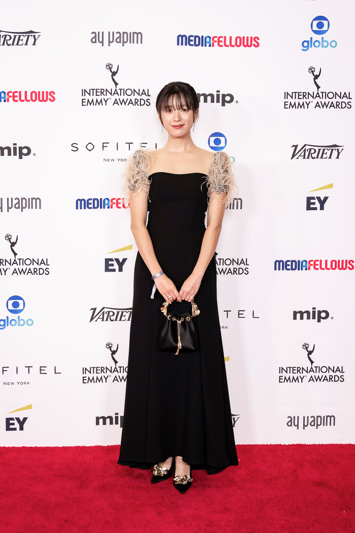 한효주, 美에미상 빛냈다..'큰칼' 잊게 만든 우아美+유창한 영어 [종합…