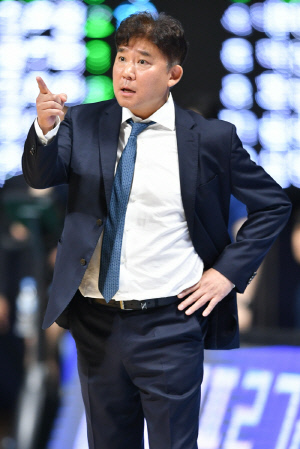 '욕설 논란' 김승기 소노 감독, KBL 제재금 1000만원 징계 