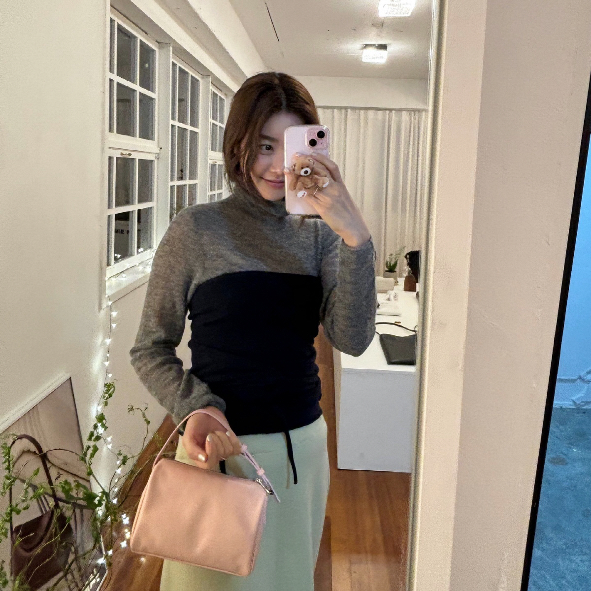 '이동하♥' 소진, 빛나는 결혼 반지 자랑..새댁의 러블리 미모