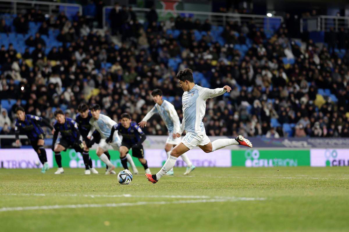 [K리그 리뷰]'홍시후 1골-1도움→ACL 희망' 인천, 챔피언 울산 3…