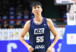 송교창 돌아왔지만…프로농구 KCC, 안방서 한국가스공사에 대패(종합)
