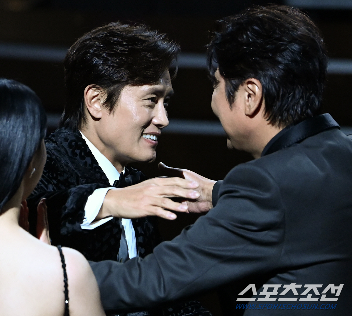 이병헌 "만취해 박진영과 댄스 배틀 해…후회된다" [청룡영화상]