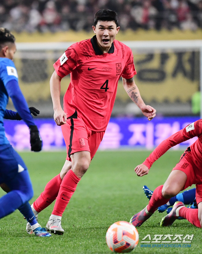 "못 뛰는 것보다 나아요" 철인 김민재, 돌아가자마자 또 풀타임, 또 무…