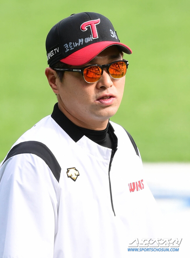 '임훈 1군 타격보조코치 합류→김현욱 코치 잔류군 이동' 롯데, 새롭게 …