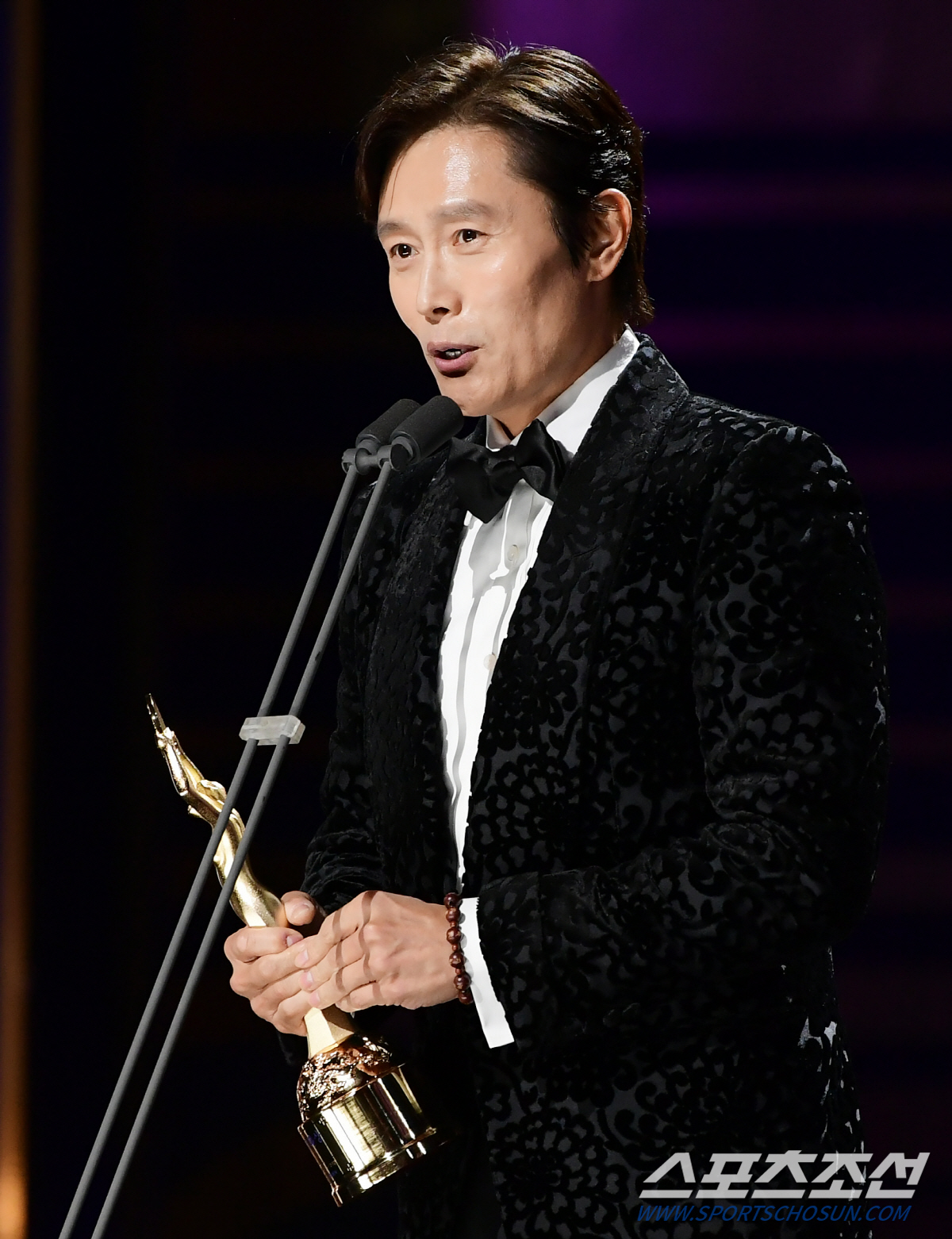 이병헌♥이민정, 남우주연상 영광은 '둘째 딸'과 함께…"버디와 기쁨을" …