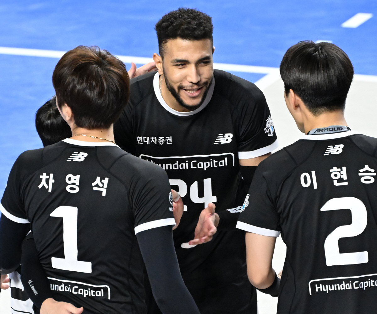 '아흐메드 15점 분투에도…' 현대캐피탈 4연패 늪. '1위 점프' 대한…