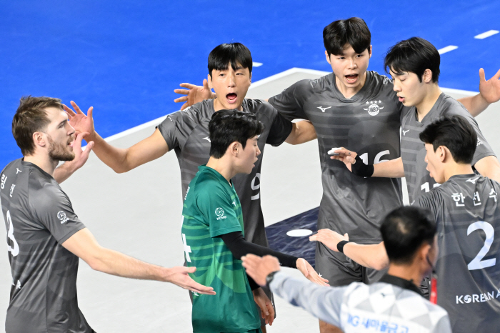 '아흐메드 15점 분투에도…' 현대캐피탈 4연패 늪. '1위 점프' 대한…