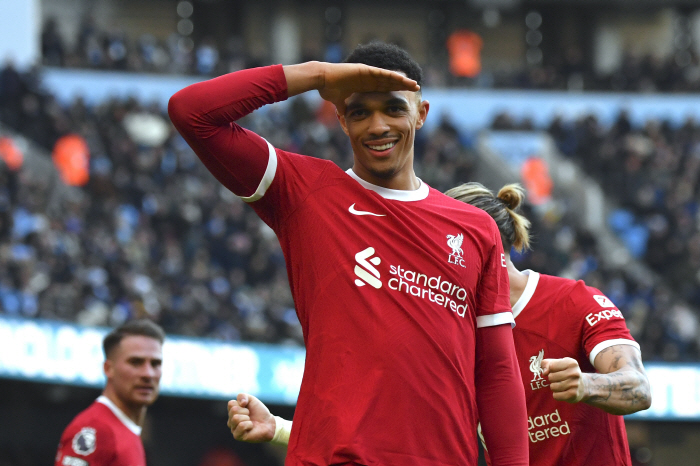 EPL 최단 경기 50호골 폭발! 홀란 맨시티 홈 연승 스톱, 아놀드 동…