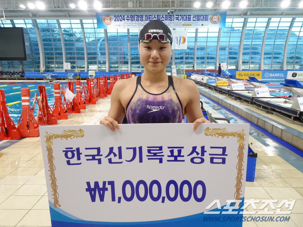 "여고생 레이서의 괴력" 허연경,자유형100m 54초49! 2달만에 또 …