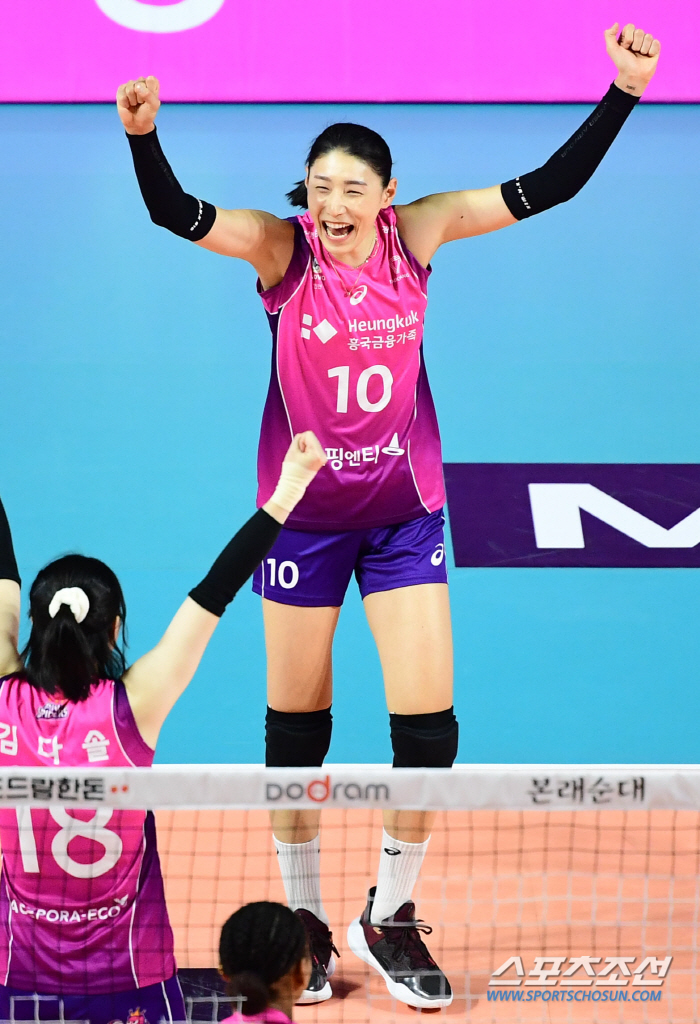 '무적 쌍포' 김연경-옐레나 '훈련중엔 티키타카-티격태격 하는 사이'[인천 현장]