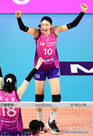 '무적 쌍포' 김연경-옐레나 '훈련중엔 티키타카-티격태격 하는 사이'[인천 현장]