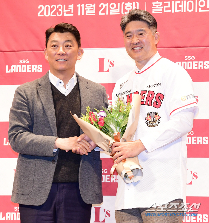 '단장 경질' 김강민 충격 이적, 한화는 어떤 우대도 없다는데...도무지…