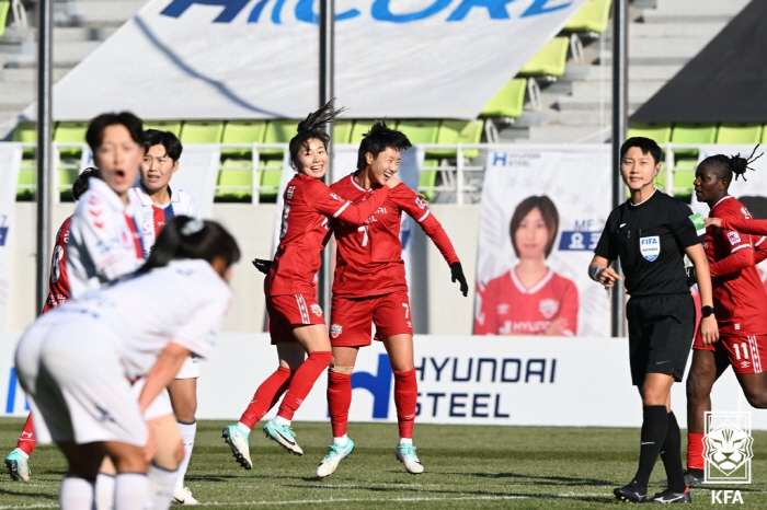"우리는 현대제철이다" '11연패'김은숙 감독"'어우현DNA' 깨운 캡틴 김혜리의 한마디...이선수들 자랑스러워"[WK리그 챔프결정전]
