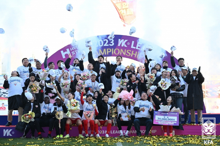 "우리는 현대제철이다" '11연패'김은숙 감독"'어우현DNA' 깨운 캡틴 김혜리의 한마디...이선수들 자랑스러워"[WK리그 챔프결정전]