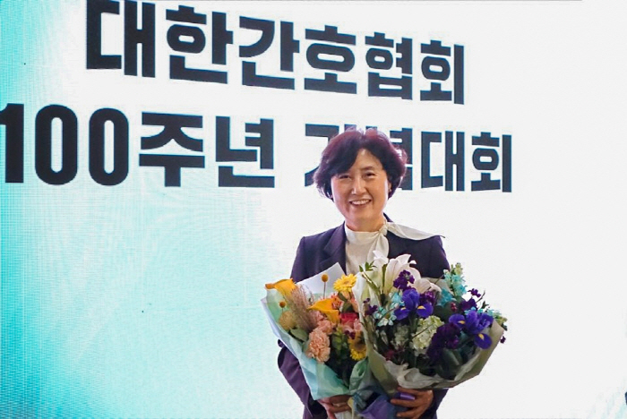 이대목동병원 현석경 간호부원장, '국민보건 향상 기여' 보건복지부장관 표…