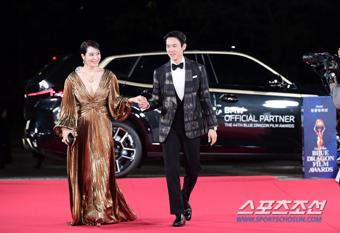 김혜수, 다이아 55개 세팅된 초고가 주얼리부터 명품 드레스까지…'청룡 …