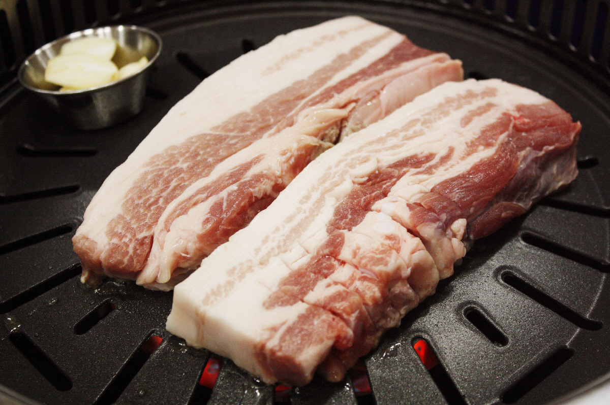 20인분 삼겹살 주문한 단체 손님의 음료수 8병 서비스 요구…"거절하니 …