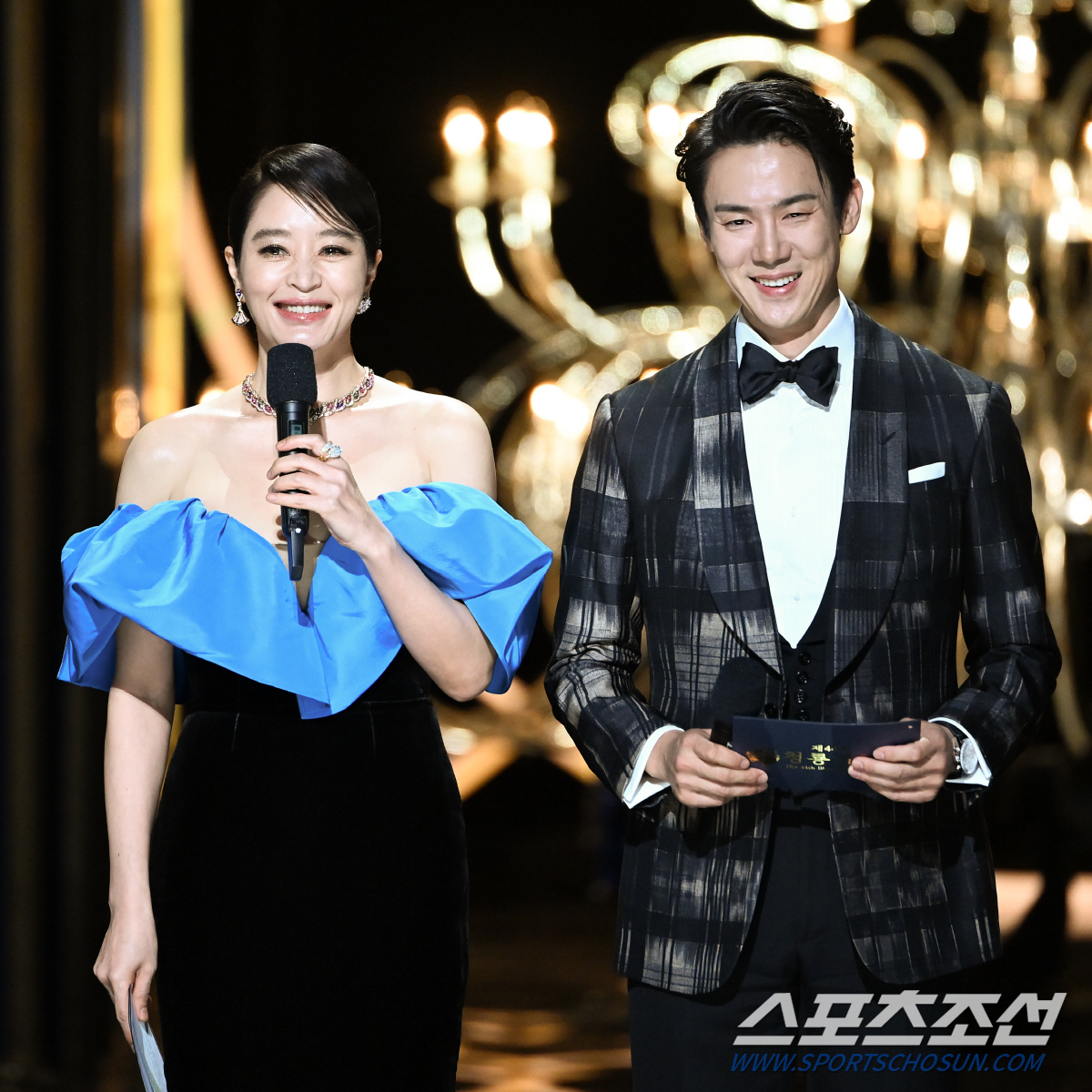 [청룡영화상] "후회 없이, 충실했다"…30번째 청룡, 김혜수다운 더할 …