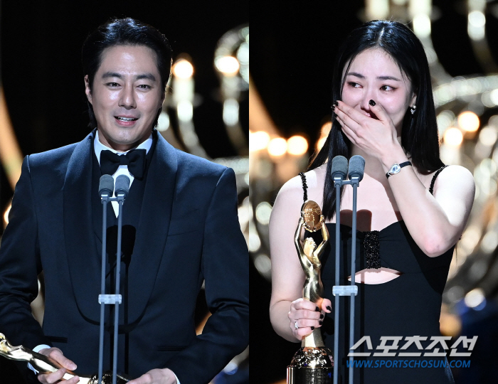[청룡영화상] "치열한 집안싸움서 승리"…'밀수' 조인성-'거미집' 전여빈, 감격의 조연상