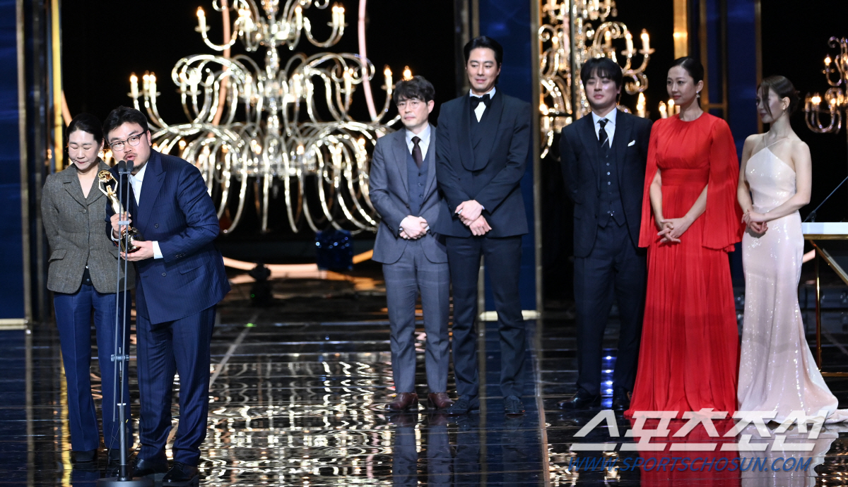 [청룡영화상] "용호상박 맞대결"…'밀수' 류승완 감독vs'콘유' 엄태화…