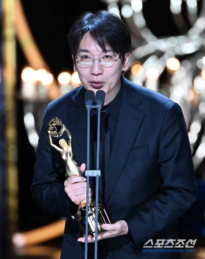 [청룡영화상] "韓영화 위기, 그럼에도 극장 찾게 만든 힘"…청룡영화상 …