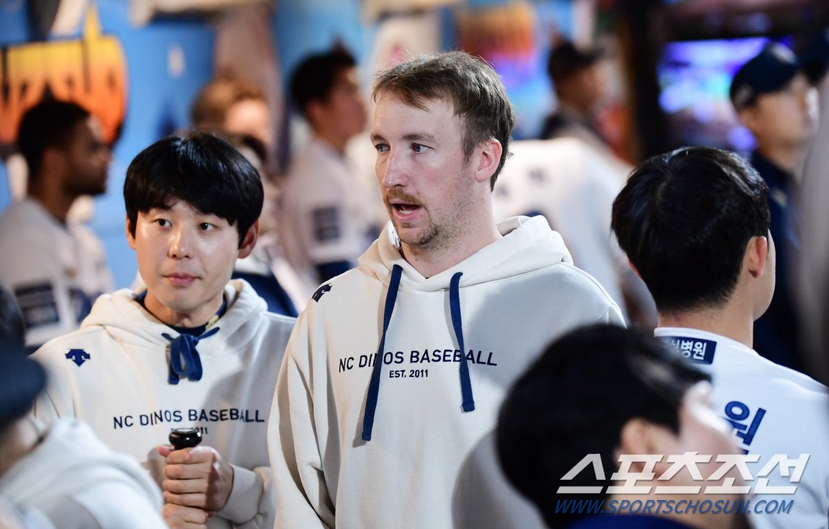 이변은 없었다…'푸른눈의 선동열+트리플크라운' 페디, 2023 KBO M…