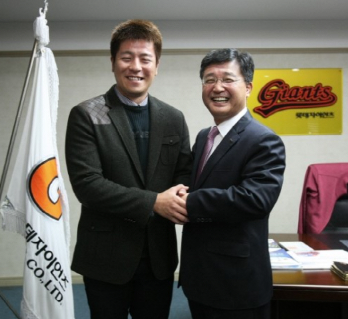 6년 전 강민호가 그렇게 롯데를 떠났다...김강민 '충격' 이적, 돈보다…