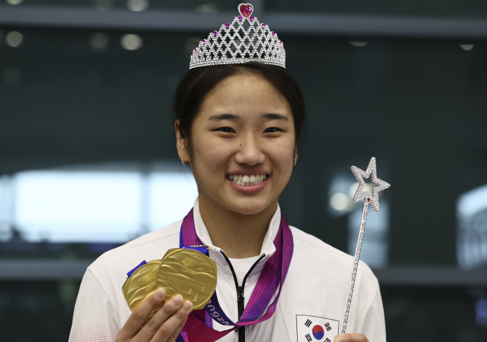 안세영&황선홍 감독, 체육기자연맹 선정 올해의 선수&지도자상 수상자로 결정
